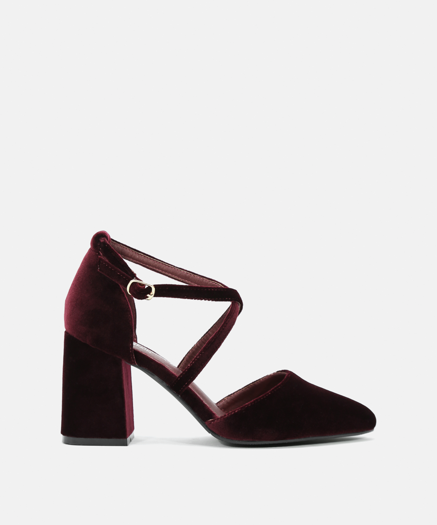 Zapato tac&oacute;n tiras cruzadas